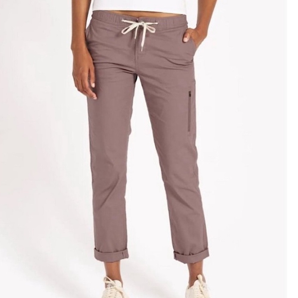 Vuori Women's Pants in Taupe
